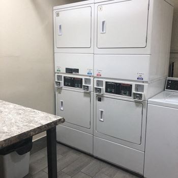 24 Hour laundry facilities